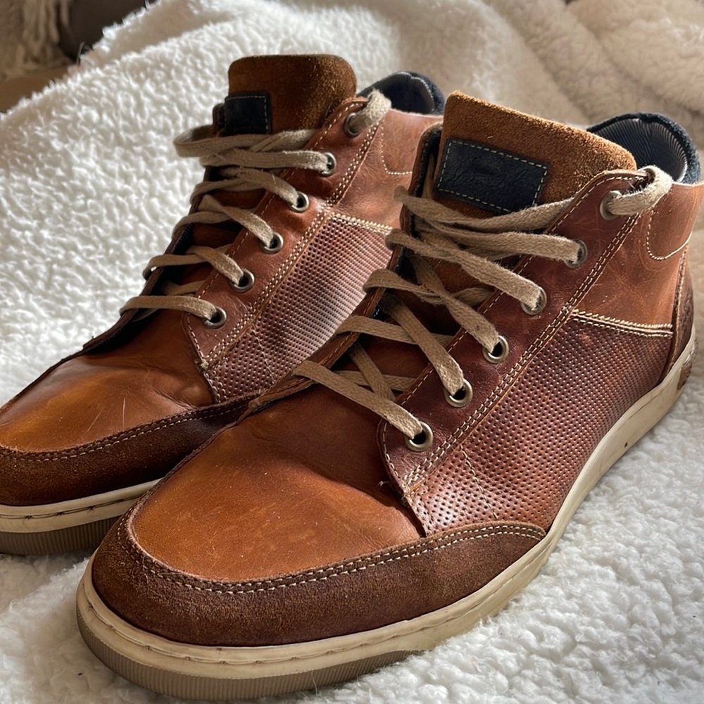 Men’s leather tennis shoes